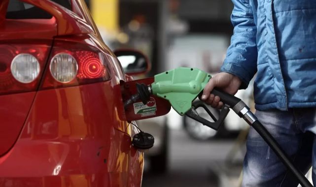 Akaryakıta bu gece Cumhuriyet tarihinin en büyük zammı geliyor