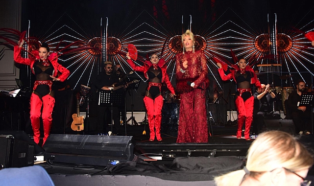 Ajda Pekkan, Chamada Prestige Hotel’de büyüleyici bir geceye imza attı. 